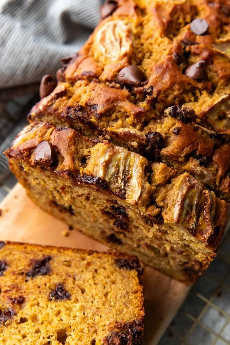 This pumpkin chocolate chip banana bread is delectable. The only thing that could make banana bread and pumpkin bread better is chocolate! This quick bread is super moist and flavorful. Pumpkin Chocolate Chip Banana Bread, Banana Pumpkin Chocolate Chip Bread, Pumpkin Banana Bread Recipe, Pumpkin Banana Bread, Banana Buttermilk, Pumpkin Cream Cheese Muffins, Pumpkin Coffee Cakes, Chocolate Chip Bread, Coffee Cake Muffins