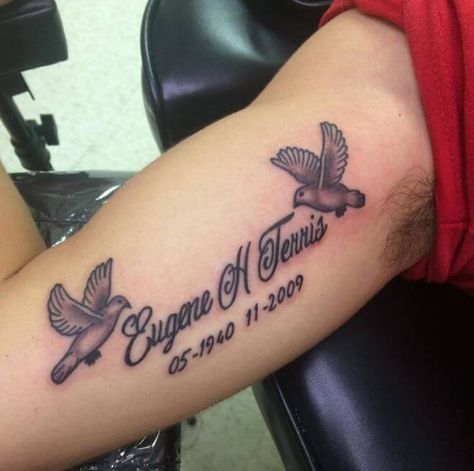 Simple Memorial Tattoos, Parents Tattoo, Rip Tattoos For Dad, Rip Tattoos For Mom, Info Tattoo, Memorial Tattoo Quotes, Tattoos For Dad Memorial, Memorial Tattoo Designs, Grandma Tattoos