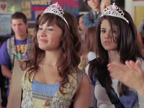 Disney Channel Aesthetic, Princess Protection Program, Disney Channel Movies, Old Disney Channel, I Love Cinema, Movies And Series, Old Disney, Iconic Movies, Disney Girls