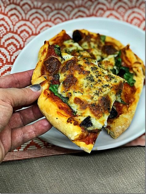 Skinny pizza dough is so simple - greek yogurt, self-rising flour, some salt yeast and water and you'll be a pizza pro in no time! My Bizzy Kitchen, Weight Watchers Pizza, Weight Watcher Dinners, Dough Recipes, Points Recipes, 2 Ingredient, Healthy Dinners, Pizza Toppings, Ww Recipes