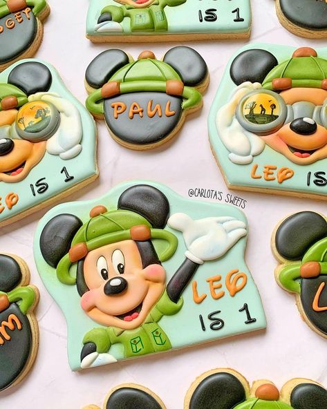 Carlota 🧡 no Instagram: “How cool is it spending your birthday at a safari with Mickey Mouse!!🐆🐘🦒🦓 . . . #mickeymouse #animalkingdom #charactercookies…” Safari Cupcakes, Safari Birthday Party Decorations, Safari Cookies, Wild Safari, Safari Birthday Party, Safari Birthday, Animal Kingdom, Birthday Party Decorations, No Instagram