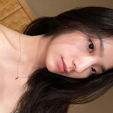 saerom icon ! Saerom Fromis 9, Fromis 9 Icons, Beauty Pop, Bare Face, Beach Poses, Grow Out, I Love Girls, Pretty Selfies, Blackpink Fashion