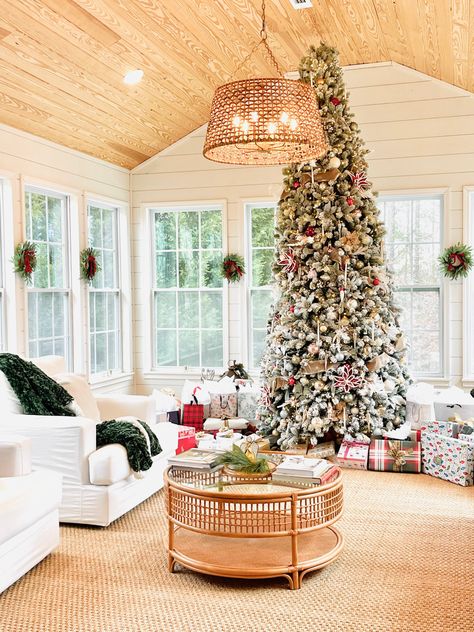 Christmas Decor Sunroom, Sunroom Chandelier Ideas, Sunroom Lighting Fixture, Sunroom Christmas Tree, Christmas Tree In Sunroom, Sunroom Christmas Decorating Ideas, Sunroom Christmas Decor, Sunroom Chandelier, 12ft Christmas Tree