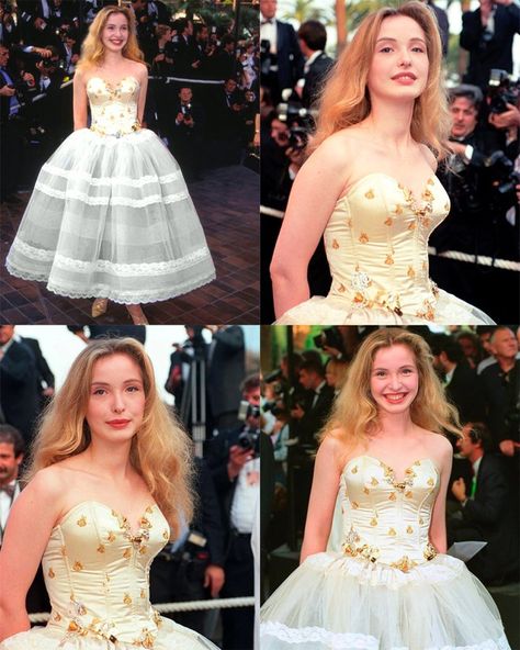 Julie Delpy 90s, Julie Delpy, Whimsical Fashion, Girl Crushes, Cannes Film Festival, Yours Truly, Dream Dress, Cut And Style, Lana Del Rey