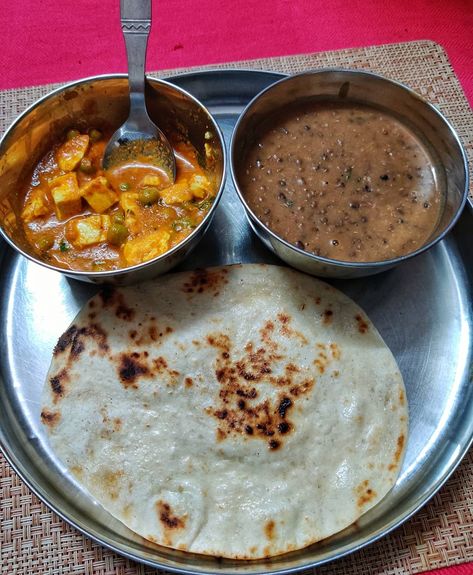 Sunday lunch is always special.  Having dal makhni & shahi paneer with butter naan. 😍 . What are you guys having at your home? Comment down… Home Food Snap, Alcohol Snapchat, Lunch Indian, Snapchat Party, Dal Makhni, Lunch Thali, Shahi Paneer Recipe, Testy Food, Recipe Cucumber