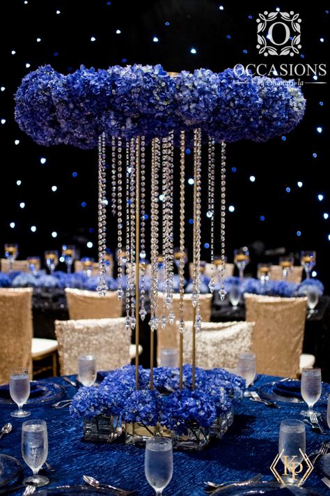 Royal Wedding Centerpieces, Blue Quince Ideas Themes, Blue Wedding Table Decorations, Blue And Silver Centerpieces Wedding, Royal Blue Wedding Centerpieces, Quinceñera Centerpiece Ideas Blue, 80 Wedding Theme, Royal Blue Centerpieces Wedding, Sapphire Quinceanera Decor