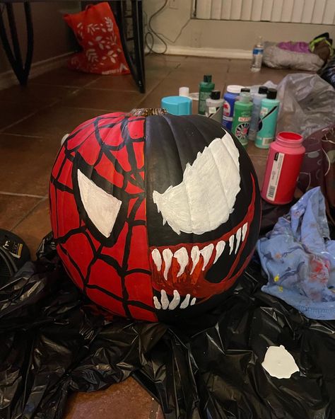 Spiderman Painted Pumpkin, Superman Pumpkin Painting, Easy Scary Pumpkin Painting, Painting Ideas On A Pumpkin, Paint Punkins, Jason Pumpkin Painting, Pumpkin Painting Ideas Spiderman, Venom Pumpkin Painting, Superhero Pumpkin Painting