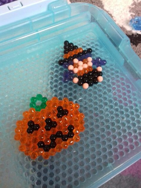 Halloween Aqua beads Halloween Aquabeads, Halloween Crafts Preschool, Perler Crafts, Aqua Beads, Bullet Journal Writing, Journal Writing, Cute Bunny, Halloween Crafts, Origami