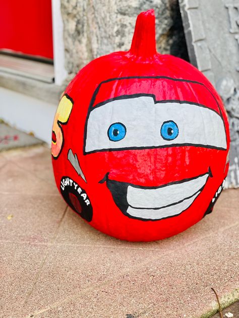 Lightening Mcqueen Pumpkin Carving, Lightning Mcqueen Painted Pumpkin, Lightening Mcqueen Pumpkin Painting, Spiderman Painted Pumpkin, Pumpkin Painting Ideas Dinosaur, Lighting Mcqueen Pumpkin, Lighting Mcqueen Pumpkin Painting, Kids Pumpkin Contest Ideas, Mater Pumpkin Painting