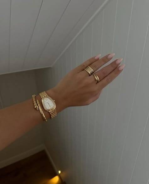 Gold Bracelet Stack With Watch, Quiet Luxury Jewelry, Gold Watch Aesthetic, Jewelry Classy, Minimalistic Jewelry, Gold Bracelets Stacked, Dope Jewelry Accessories, Wrist Jewelry, Luxe Jewelry