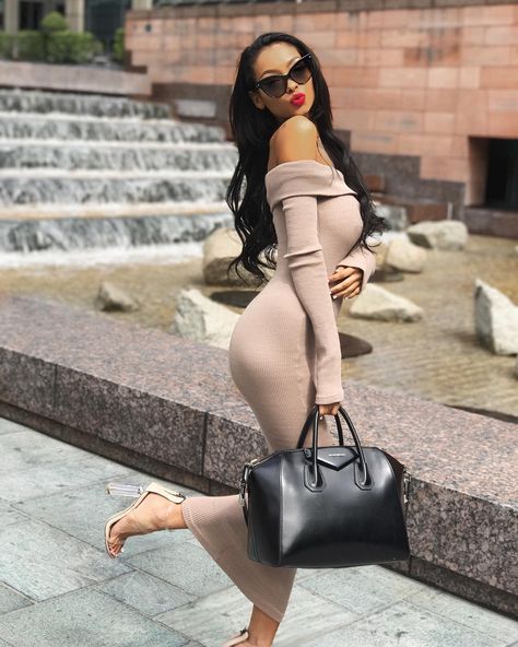 Jayde Pierce, Indian Women Fashion, Womens Professional Fashion, Pants Women Fashion, Golden Glow, Boots Women Fashion, Fashion Videos, Business Outfits, Well Dressed