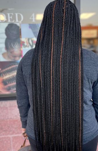 Extra Long Senegalese Twist Natural Hair Means Small Senegalese Twist With Curly Ends, Senegalese Twists Small, Senegalese Twist Hairstyles Color, Senegalese Twist With Curly Ends, Long Spring Twists, Knotless Senegalese Twist, Medium Senegalese Twist, Twists Natural Hairstyles, Small Senegalese Twist