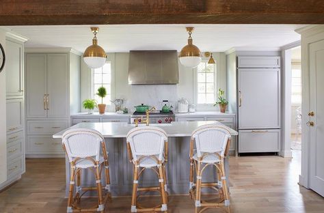 Gray Kitchen with Gold Lights Light Blue Paints, Grey Countertops, Pedestal Dining Table, Grey Kitchen, Coffered Ceiling, Dining Room Design, Styl Vintage, Interior Design Projects, Design Firms