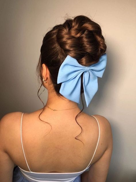 25 IDEAS DE PEINADOS COQUETTE - Fire Away Paris Hairstyles For Occasions Weddings, Hairstyles For Short Hair For A Wedding, Hairstyles For Freshers Party, Cute Hairstyle Ideas For School, Hairstyles With Bow Clips, Hairstyle With Bow Clip, Bow Clip Hairstyle, Hairstyle With Bow, Hairstyles With Bows