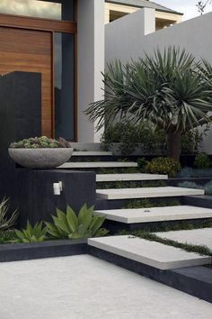 Top 70 Best Modern Landscape Design Ideas - Landscaping Inspiration Landscaping Entrance, Landscape Stairs, Modern Front Yard, Front Garden Design, Landscaping Inspiration, Exterior Stairs, Front Yard Design, Modern Landscape Design, Yard Design