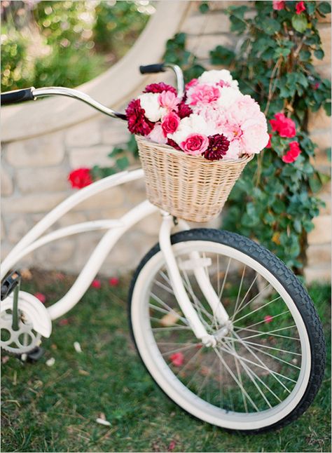 Wedding Bicycle Decoration, Wedding Bike Decoration, Bike Wedding Decor, Mini Cafeteria, Bicycle Decoration, Bright Pink Wedding, Bicycle With Flowers, Bicycle Wedding, Bike Wedding