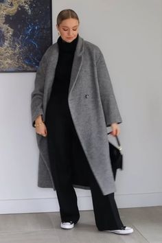 Oversized Coat Outfit, Grey Coat Outfit, Linen Pants Style, Chic Outfits Edgy, Street Style Outfits Casual, Sneaker Outfits, Gray Coat, Stylish Winter Outfits, Stylish Fall Outfits