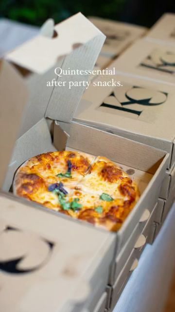 After Wedding Snack Ideas, Pizza Wedding Favors, Pizza After Wedding, Wedding Pizza Truck, Custom Pizza Boxes Wedding, Pizza Truck Wedding, Custom Pizza Boxes, Wedding Pizza Boxes, Wedding After Party Food