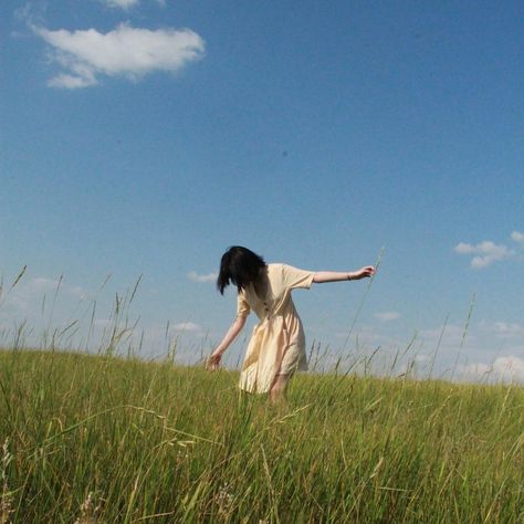 Wheat Field Photoshoot, Photos In Field, Seven Sisters Cliffs, Apollo Statue, Anime Photo Profile Dark, Bobby Brown Stranger Things, Ethereal Aesthetic, Cartoon Profile Pics, Dreamy Art