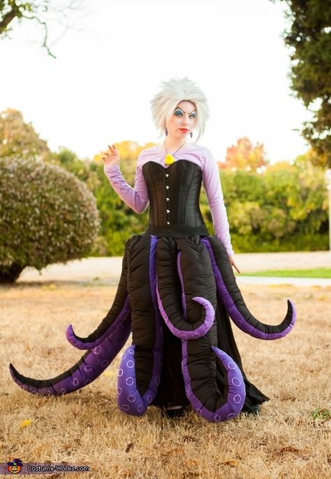 Dani: This was the hardest costume I've ever made. My daughter wanted to be Ursula so I had to figure out how to make wearable tentacles! I learned that if you... Ursula Tentacles, Ursula Costume Diy, Halloween Costumes Women Creative, Ursula Costume, Easy Halloween Costumes For Women, Popular Halloween Costumes, Halloween Kids Costumes Girls, Pregnant Halloween Costumes, Easy Diy Costumes