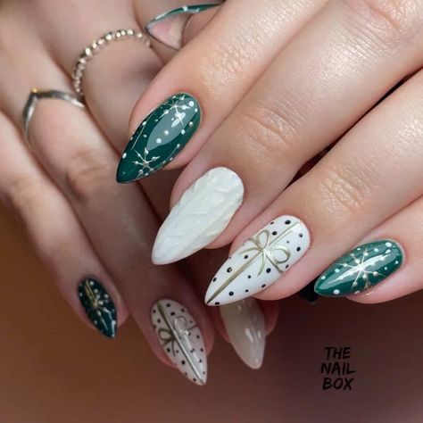 Green Christmas Nail, Green Christmas Nails, Nail Art Noel, Classy Nail Art, Whimsical Patterns, Red Christmas Nails, Sweater Nails, Nail Design Inspiration, Xmas Nails