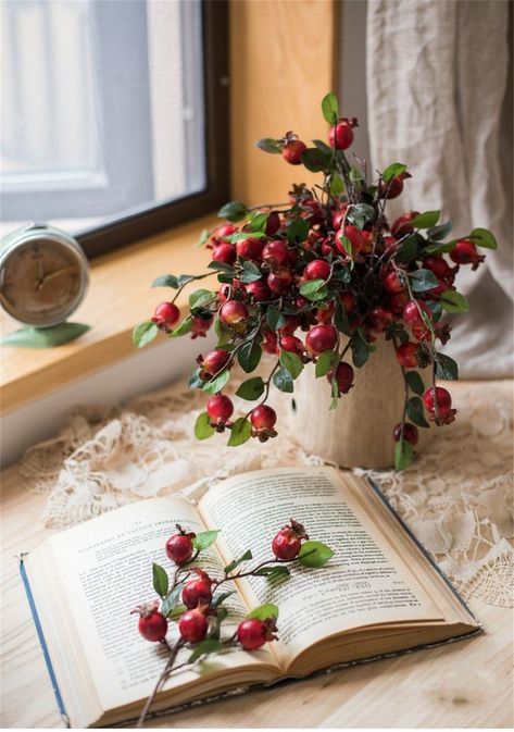 Table Centerpieces Wedding, Fruits Decoration, Small Centerpieces, Rose Hips, Fruit Decorations, Centerpieces Wedding, Still Life Photos, Decorations Table, Artificial Rose