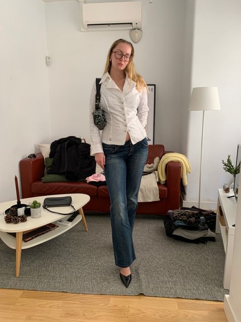 Low waisted jeans (Tommy Hilfiger), pointed toe heels Corp Core, Low Waisted Jeans, Jeans With Heels, Pinterest Closet, Pointed Toe Heels, Low Waisted, Fit Inspo, Fitness Inspo, Low Heels