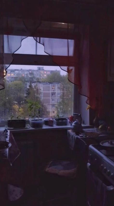 European Apartment Aesthetic, Russian Vibe, European Apartment, European Bedroom, Russian Interiors, Aesthetic Apartment, Europe Aesthetic, European Aesthetic, Old Apartments