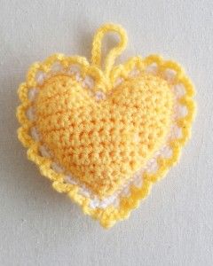 Free Crochet Pattern for Heart Sachet...so cute, so many scent possibilities! Crochet Sachet, Heart Sachet, Popular Crochet, Crochet Heart Pattern, Confection Au Crochet, Valentines Crochet, Holiday Crochet, Yellow Heart, Crochet Motifs