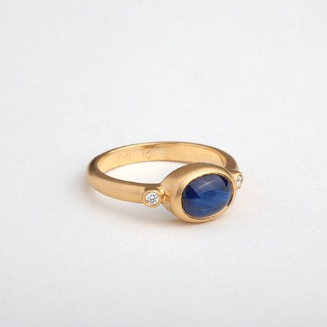 Famous Engagement Rings, Antique Art Deco Jewelry, Art Deco Jewelry Rings, Minimalist Engagement Ring, Vintage Style Rings, Rose Quartz Ring, Blue Sapphire Diamond, Cabochon Ring, Etsy Gold Ring