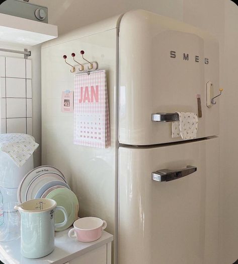 Kitchen Cute Decor, Sakura Furniture, Coquette Apartment, Pastel Pink Kitchen, Cute Dining Room, Cute Fridge, Rum Inspo, Retro Fridge, Dream Apartment Decor