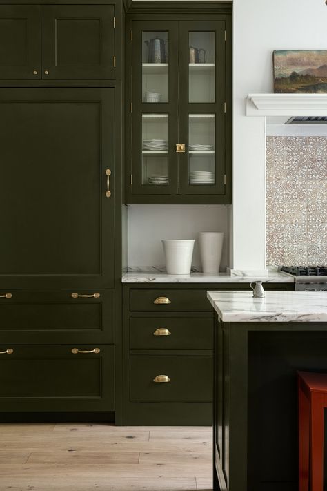 A Plain English Kitchen in a Brooklyn Brownstone, Space-Gaining Bay Window Included Plain English Kitchen, Brooklyn Townhouse, Painted Stools, Brooklyn Brownstone, Plain English, Traditional Kitchen Design, English Kitchen, English Kitchens, Park Slope