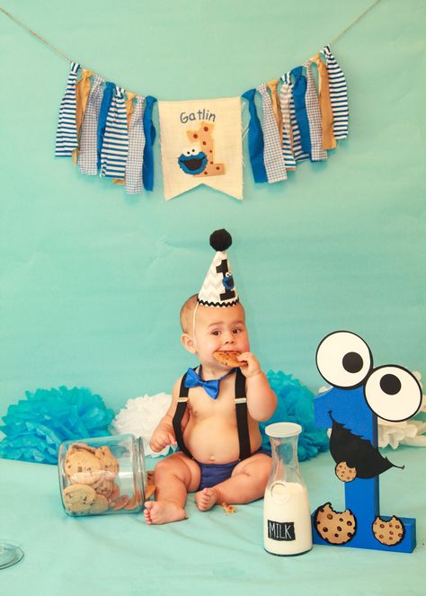 Monster 1st Birthdays, Cookie Monster Party, Cookie Monster Birthday, First Birthday Party Themes, Baby Boy Birthday, Monster Party, Boy First Birthday, Baby Photoshoot, Monster Cookies