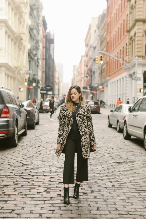 Nyc Soho photo shoot, cobblestone streets. Cobblestone Photoshoot, City Fashion Shoot, Merch Shoot, Nyc Shoot, Outdoor Fashion Photography, Shoot Moodboard, Nyc Photoshoot, App Inspiration, City Shoot