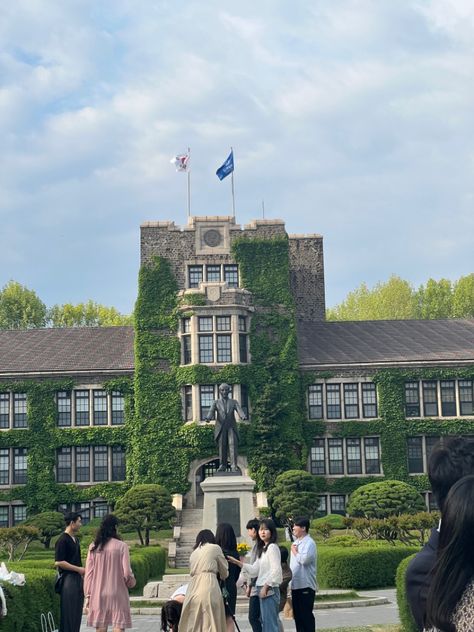 famous yonsei university building Yonsei University Uniform, Yonsei University Campus, Yonsei University Aesthetic, University Building, South Korea Photography, Yonsei University, Vision Board Pics, Med School Motivation, Vision Board Pictures