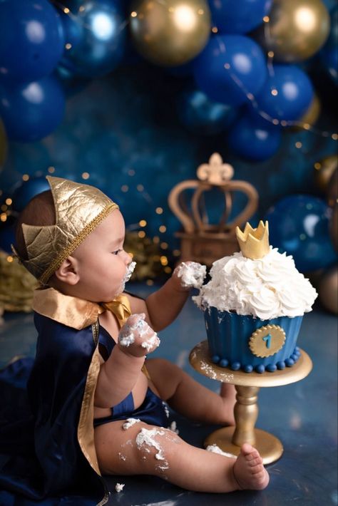 𝒫𝒾𝓃: 𝑔𝑜𝓁𝒹𝓈𝒽𝑜𝓇𝓉𝓎 💌 Joy Birthday, Rei Arthur, Baby Boy Decorations, Cake Boy, Baby First Birthday Cake, Idee Babyshower, Monthly Baby Pictures, Baby Boy 1st Birthday Party