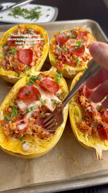 Pizza Spaghetti Squash, High Protein Pizza, Spaghetti Squash Boats, Spaghetti Squash Boat, Pizza Spaghetti, Pumpkin Protein Pancakes, Squash Boats, Protein Pizza, Banana Oat Muffins