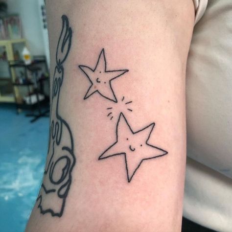 Cute Stars Tattoo, So What Tattoo, Mum Dad Tattoos, 2 Stars Tattoo, Cute Star Tattoos, Tattoo Ideas Stars, Little Stars Tattoo, Mini Tattoos Ideas, Star Tattoo Ideas