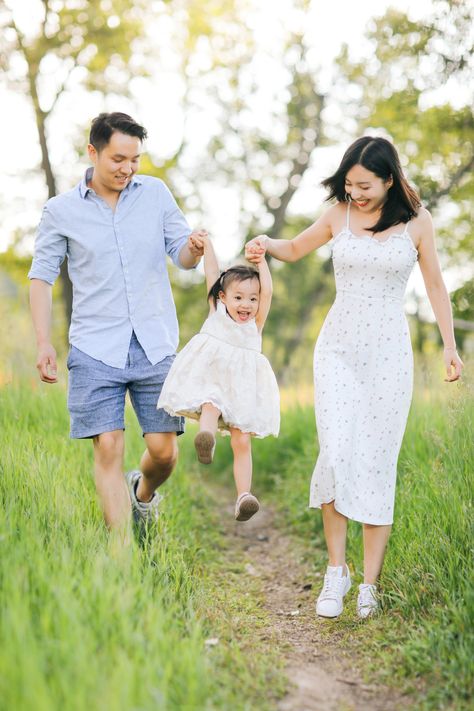 Photoshoot Park, Summer Family Photoshoot, Lotus Photography, Family Mini Sessions, Summer Family Photos, Family Photoshoot Outfits, Family Summer, Family Shoot, Family Sessions