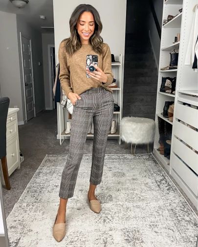 Plaid Slacks Women, Checker Pants Outfit Work, Checkered Pants Business Casual, Checkered Slacks Outfit, Business Casual Outfits Monochromatic, Slacks Outfit Professional, Business Casual Slacks Outfit, Slacks For Women Work Outfits, Conference Outfits Women Fall