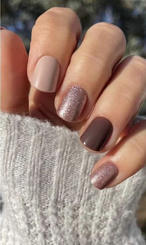 December Acrylic Nails Short, Different Colour Nails On Each Finger, Nailpolish Inspo Short Nails, Nails In November, November Gel Nails Short, Neutral Nails For Fair Skin, Natural Nails Winter Colors, Neutral November Nails, Simple Fall Color Nails