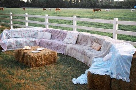 Hay Seating, Hay Bale Ideas, Hay Bale Wedding, Hay Bale Seating, Bonfire Party, Barn Dance, Rustic Decoration, Hay Bales, Rustic Country Wedding