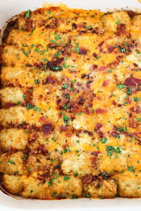 Breakfast Casserole Chorizo, Tator Tot Breakfast, Tot Breakfast Casserole, Cheesy Tater Tots, Tater Tot Breakfast Casserole, Breakfast Bacon, Tater Tot Breakfast, Bacon Eggs, Bacon Sausage