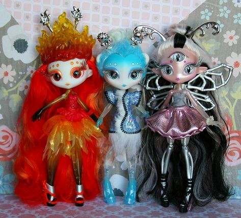 Novi Stars | Olga Noiret | Flickr 2010s Toys, Johnny Spirit, Delightful Dolls, Novi Stars, Doll Therapy, Monster High Characters, Cute Fantasy Creatures, Aliens And Ufos, Barbie Fashionista