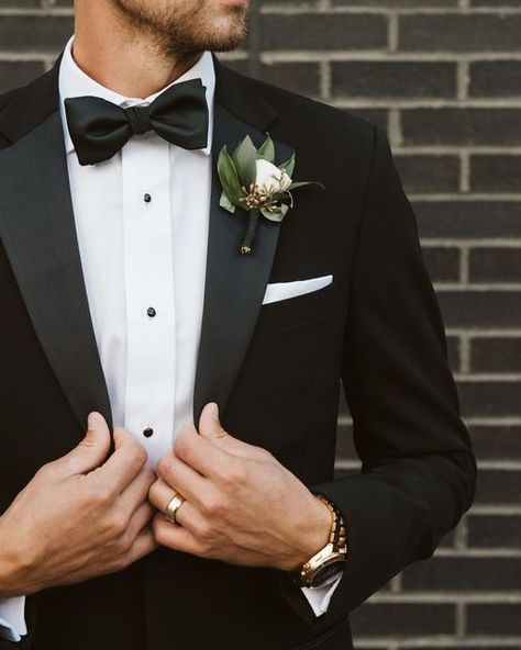 Black Wedding Suit Groom, Groom Attire Black, Black Tuxedo Wedding, Wedding Suits Men Black, Groom Suit Black, Black And White Wedding Theme, Groom Tux, Wedding Tux, Groom Bowtie