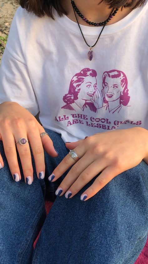 Lesbian Nails Aesthetic, Rings Lesbian Style, Nail Inspo Real Nails Short, Lesbian Short Nails, Masc Women Nails, Lesbian Nails Design Subtle, Lesbian Matching Nails, Tomboy Nails Ideas Short, Lesbian Rings Aesthetic