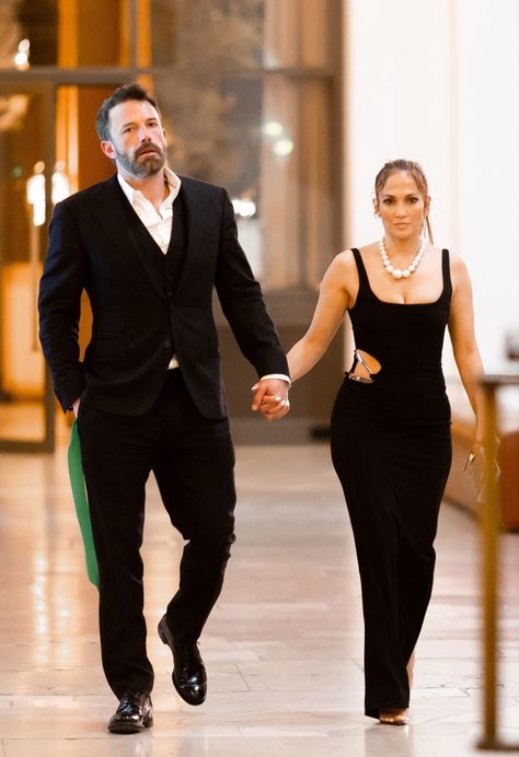 All of Jennifer Lopez's honeymoon outfits with Ben Affleck Jlo And Ben Affleck, Ben Affleck Jennifer Lopez, Ben And Jen, Honeymoon Wardrobe, J Lo Fashion, Paris Honeymoon, Longest Marriage, Honeymoon Outfits, Rugged Style