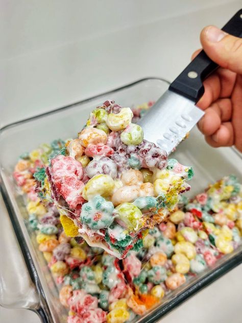 Make Rice Crispy Treats, Cereal Treat Recipes, Trix Cereal, Rice Crispy Treats Recipe, Homemade Cereal, Homemade Sugar Cookies, Cereal Treats, Cereal Bars, Rice Crispy Treats