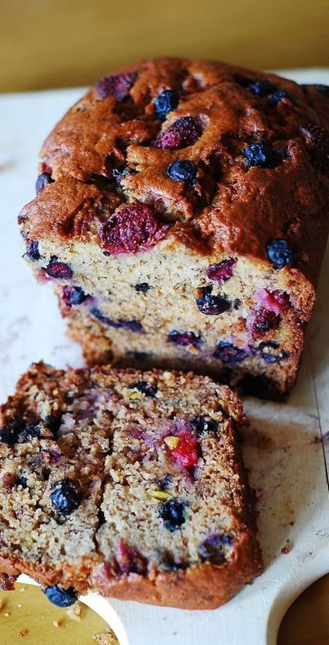 Banana Bread Stuffed with Strawberries and Blueberries. #bananabread #strawberries #blueberries #blueberrybread #strawberrybread #breakfast #dessert Banana Bread With Blueberries, Blackberry Bread, Blueberries And Strawberries, Strawberry Banana Bread, Strawberries And Blueberries, Blueberry Banana Bread, Strawberry Bread, Moist Banana Bread, Blueberry Desserts