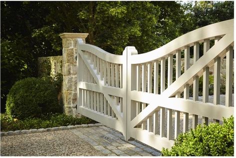 pretty driveway and gate Carson Mcelheney, Gate Stairs, Farm Gates Entrance, Stairs Designs, Entrance Gates Driveway, Driveway Entrance Landscaping, Farm Entrance, Garden Gates And Fencing, Yard Gate